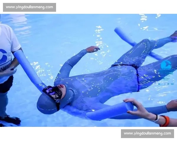 专业比赛泳裤技术解析：提升速度与舒适度的关键因素探讨